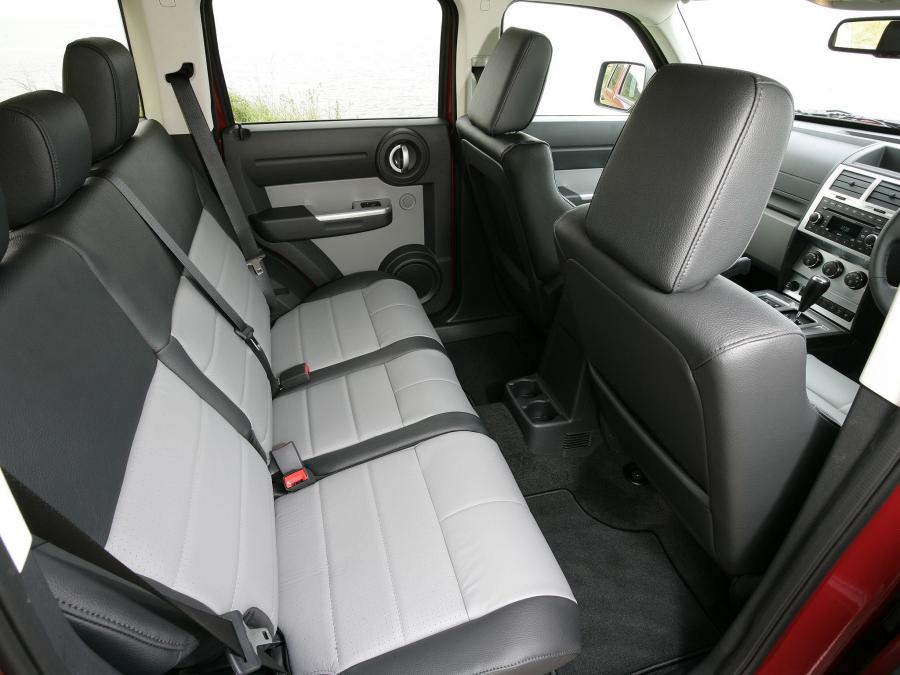  Dodge Nitro 2007 года  (UK) (фото 6 из 16)